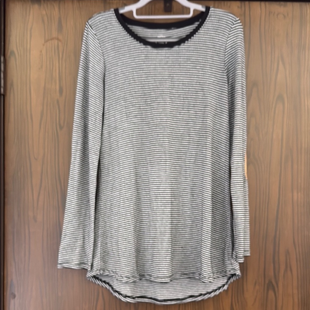 Maurices White and Black Long Sleeve Ribbed Tunic